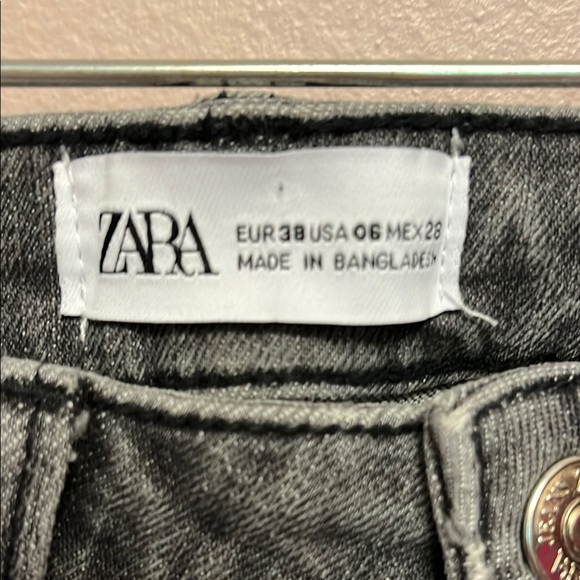 Zara Black Skinny Jeans with Vintage Distressed Finish - Picture 2 of 12